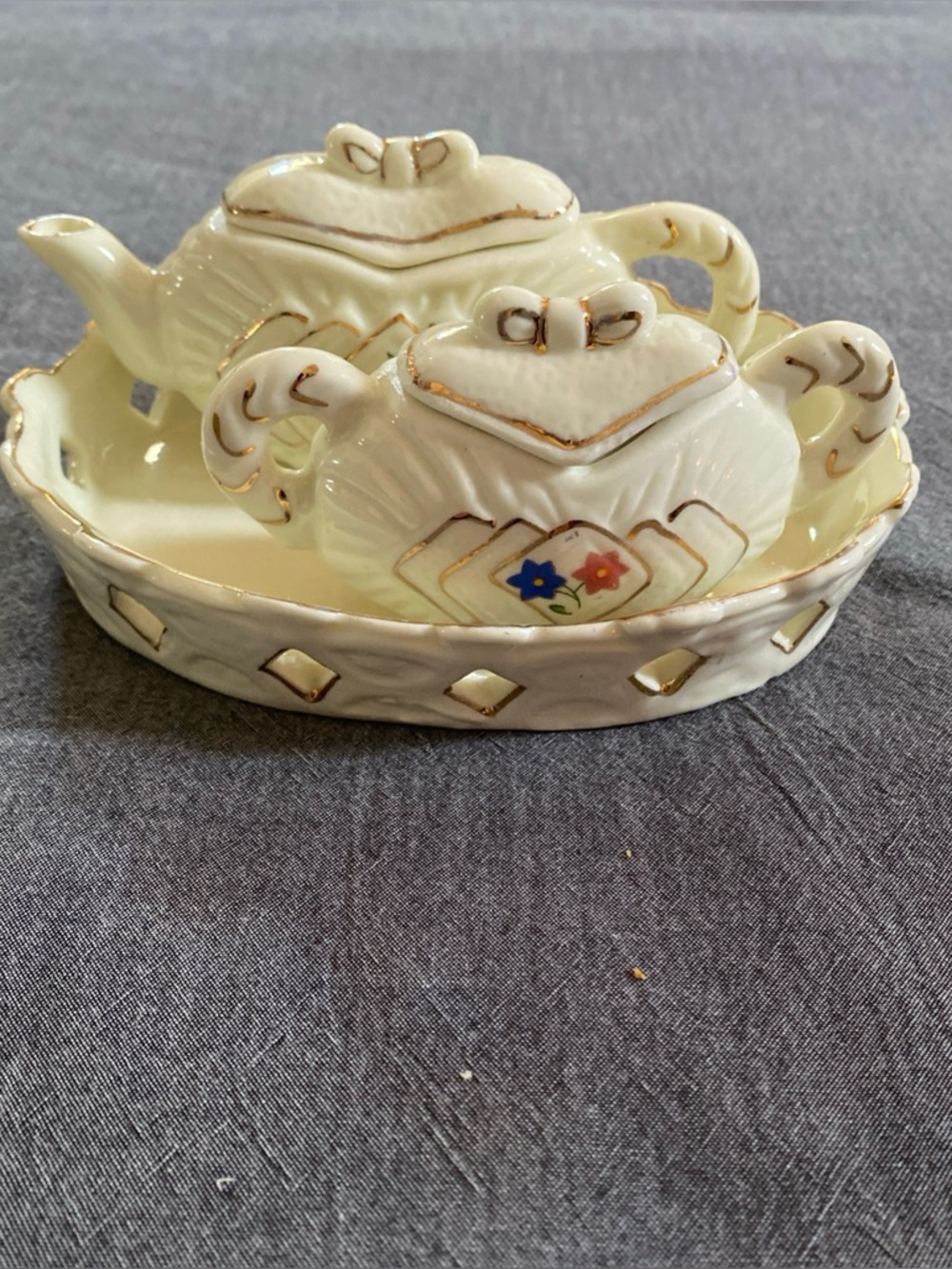 Vintage Cream Ceramic Sugar and Creamer Set with Gold Trim.
